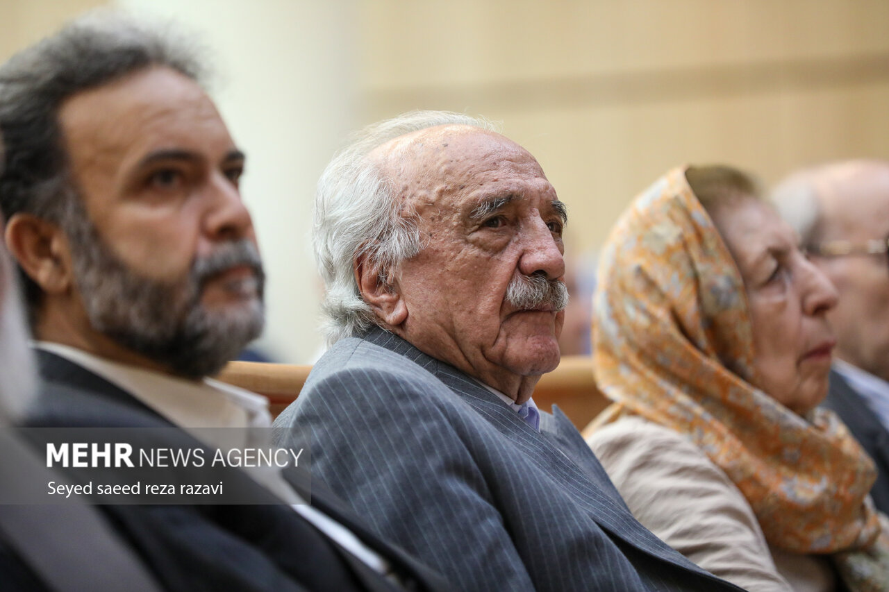 مراسم گرامیداشت دکتر حسن انوری مراسم گرامیداشت دکتر حسن انوری