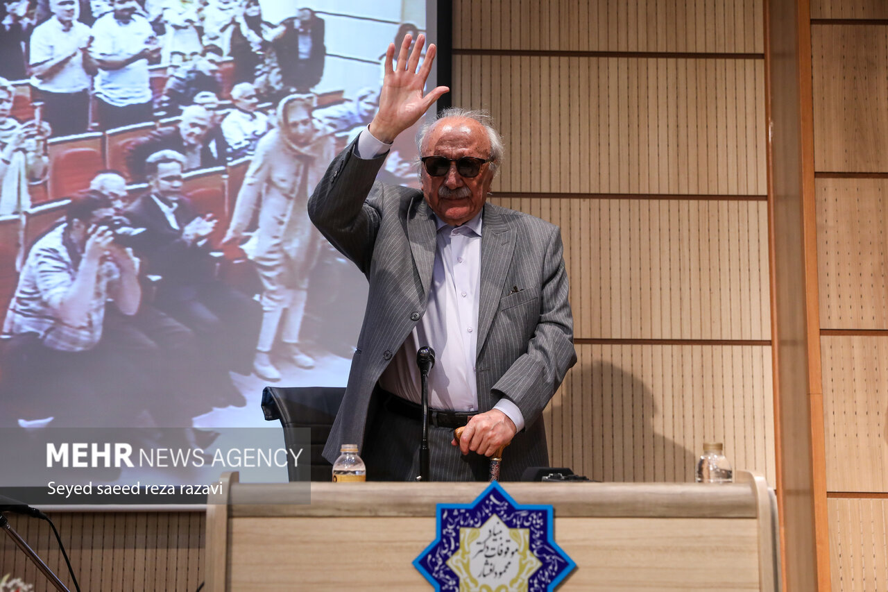 مراسم گرامیداشت دکتر حسن انوری مراسم گرامیداشت دکتر حسن انوری