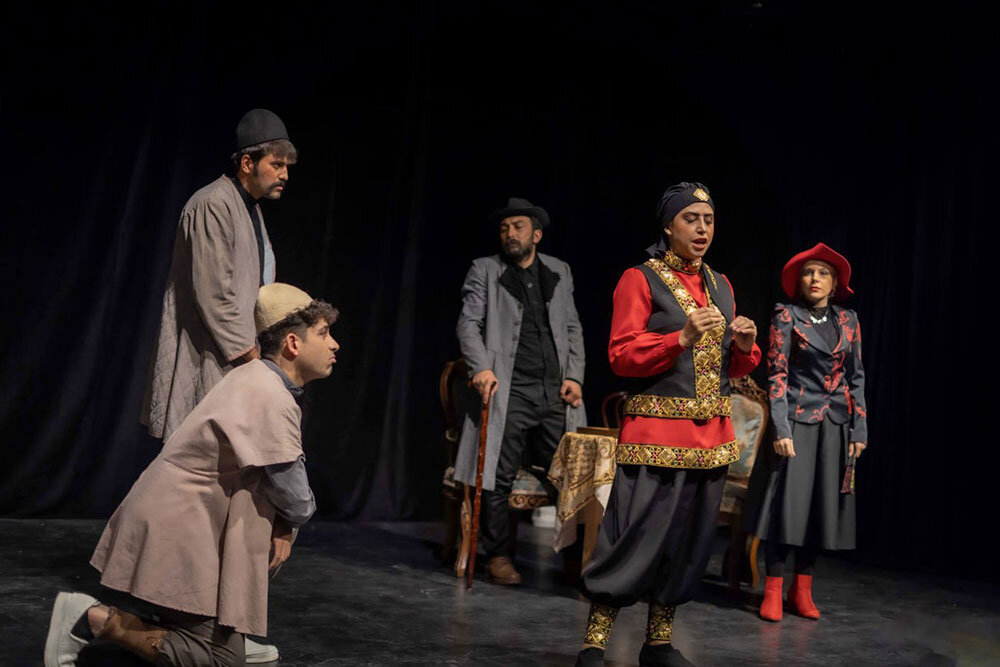 بیان مسالهای تاریخی در قالب یک بازی امروزی/تئاتر تشنه نوآوری است