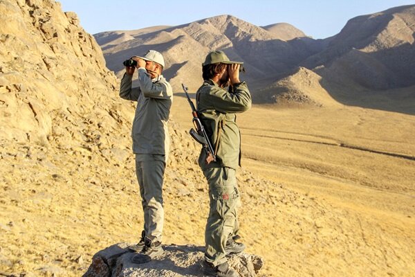 سازمان محیط زیست خواستار تصویب اصلاحیه قانون حمل سلاح محیطبانان شد سازمان محیط زیست خواستار تصویب اصلاحیه قانون حمل سلاح محیطبانان شد