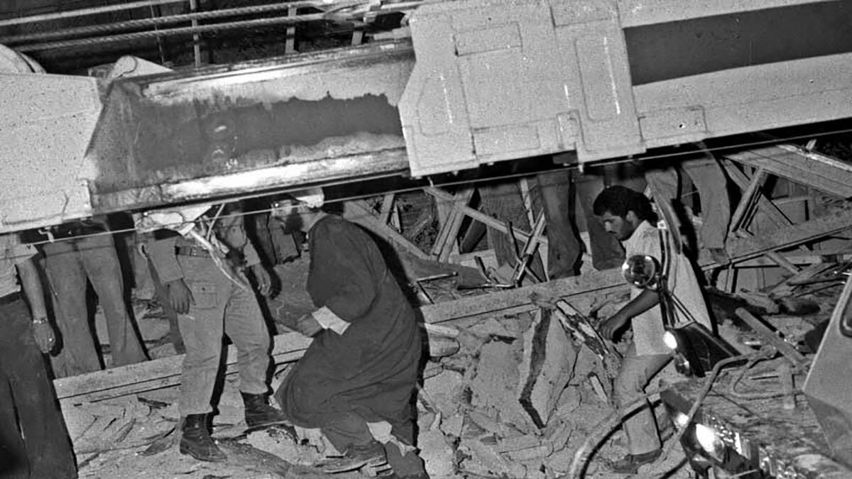 لحظه انفجار، شهید بهشتی راجع به انتخابات رئیس جمهور سخن میگفت