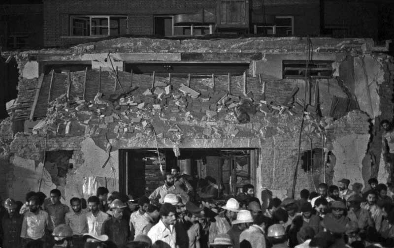 لحظه انفجار، شهید بهشتی راجع به انتخابات رئیس جمهور سخن میگفت