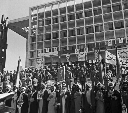 لحظه انفجار، شهید بهشتی راجع به انتخابات رئیس جمهور سخن میگفت