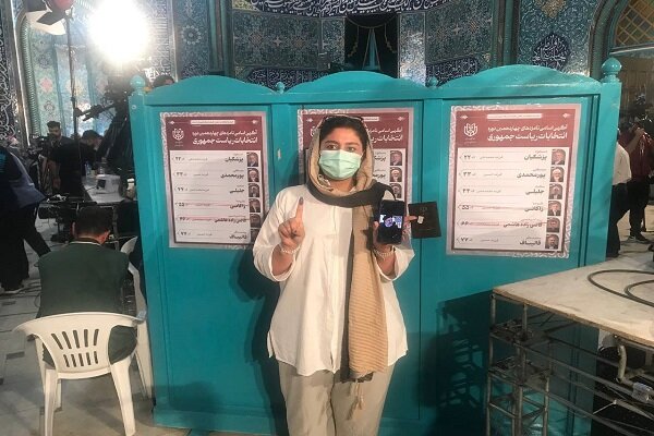 حضور طیفهای متنوع اجتماعی در کنار هم پای صندوق رای