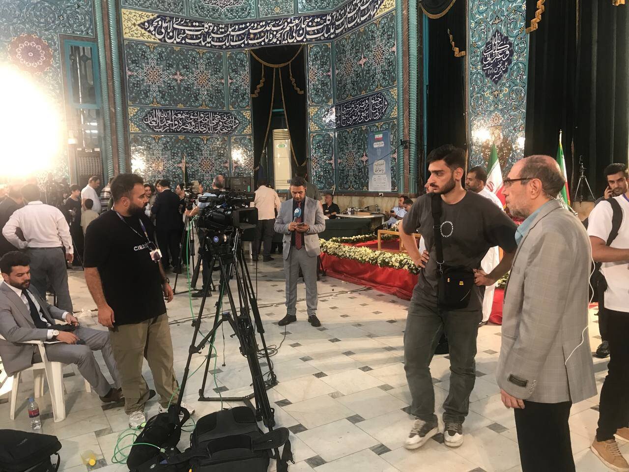 رسانهها همچنان پای کار انتخابات