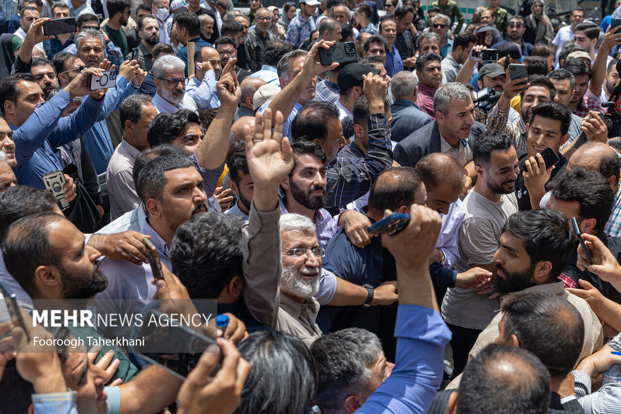 حاشیههایی از یک کمپین تبلیغاتی در بازار تهران/ حرف مردم چه بود؟!
