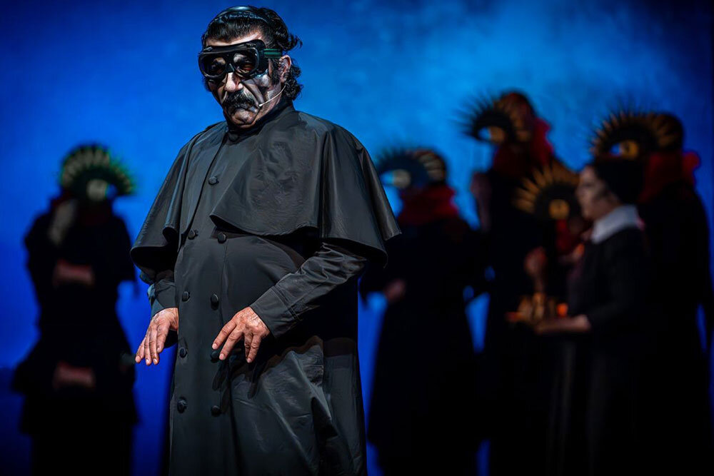 چالشهای ایفای یک نقش مخوف در «گالیله»/ شرایط تئاتر مناسب نیست