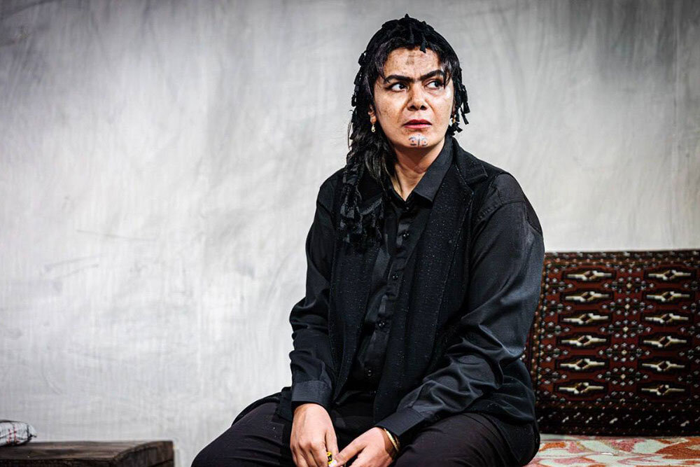 در «خاک سفید» چه میگذرد؟/ نمایشی که شبیه یک فیلم سینمایی است