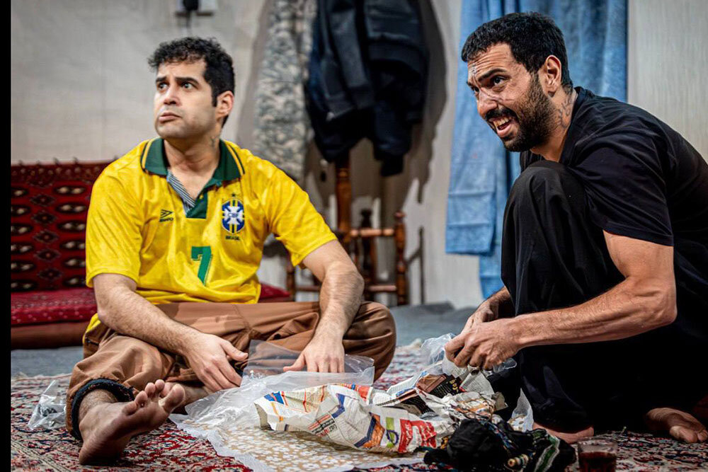 در «خاک سفید» چه میگذرد؟/ نمایشی که شبیه یک فیلم سینمایی است