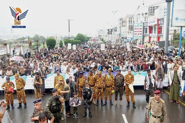 طوفان بشری در میدان السبعین صنعا+فیلم/راهپیمایی در ۴۷ میدان «اب»