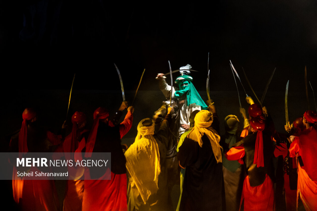 جزئیاتی از فصل پنجم«تنهاتر از مسیح»/مدیریت دود وآتش با نور و دکور