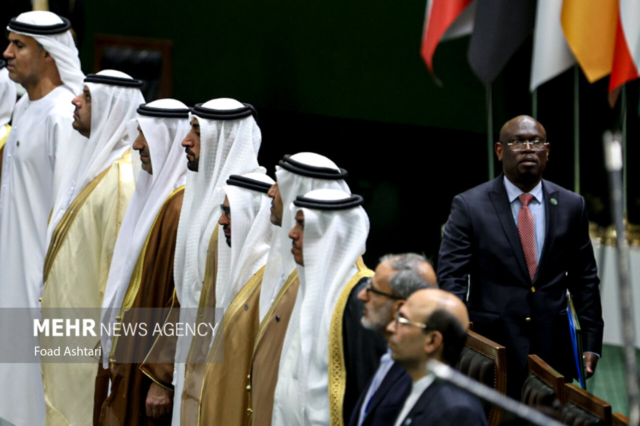 تشویق پیاپی پزشکیان/طنین بانگ مرگ بر آمریکا و اسرائیل در بهارستان