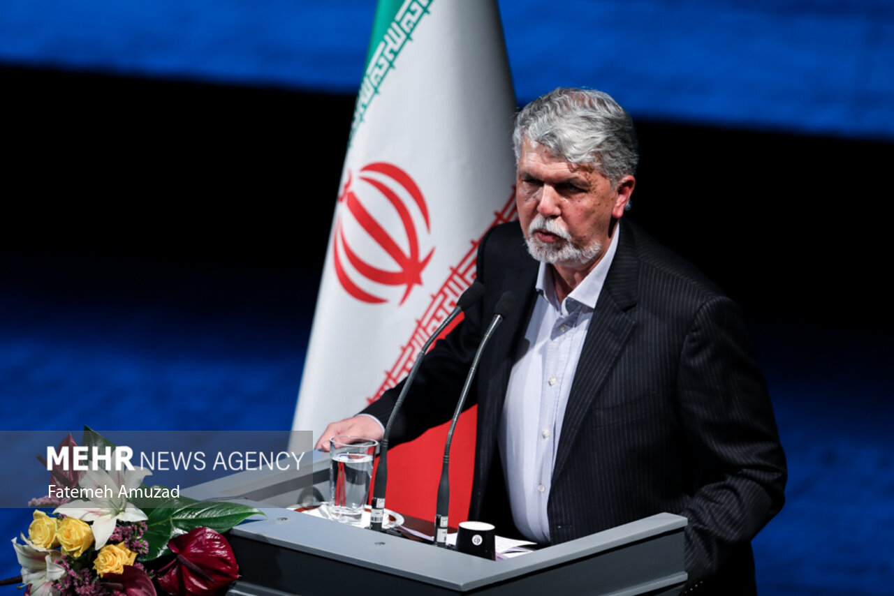 وزیر ارشاد: «حافظ» ستارهای فراملی در کهکشان شعر جهان است وزیر ارشاد: «حافظ» ستارهای فراملی در کهکشان شعر جهان است