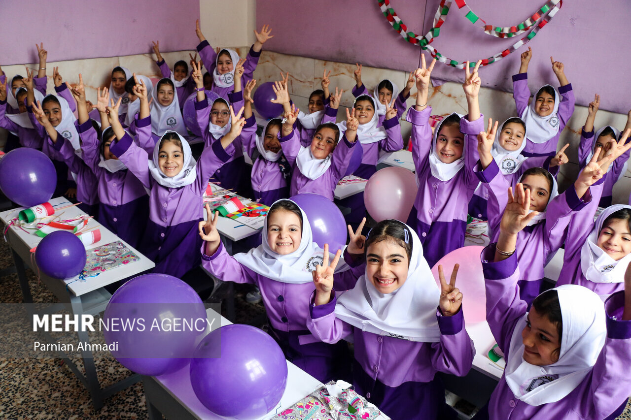 آغاز جشن شکوفهها برای بیش از یک میلیون دانشآموز کلاس اولی آغاز جشن شکوفهها برای بیش از یک میلیون دانشآموز کلاس اولی