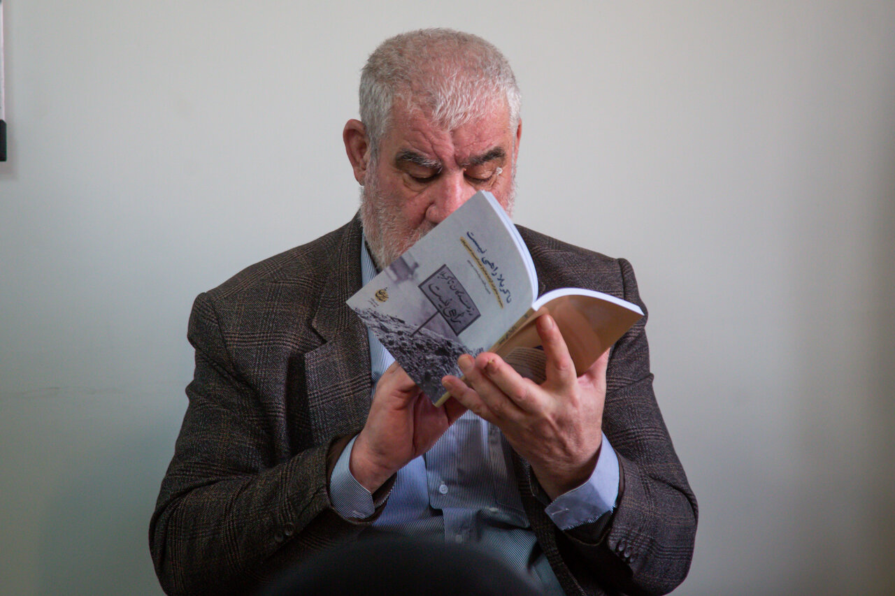 محتوای کتاب آزادگان متفاوت است محتوای کتاب آزادگان متفاوت است