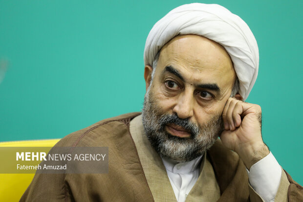 زائری: «خیمه» را اگر قبل انقلاب چاپ میکردیم شاید اینقدر مشکل نداشتیم زائری: «خیمه» را اگر قبل انقلاب چاپ میکردیم شاید اینقدر مشکل نداشتیم