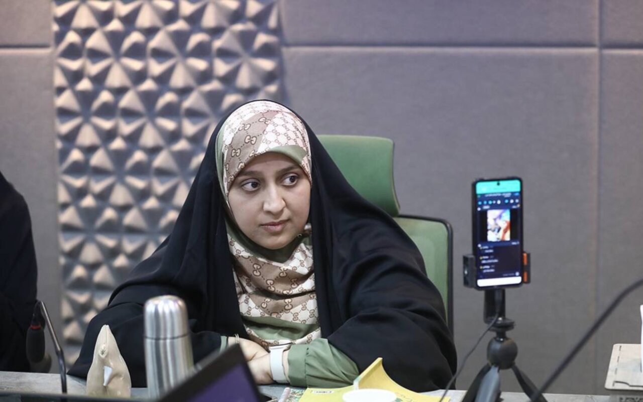 پیوند زبان معاصر و عشق کلاسیک/ عشق درونمایه اصلی آثار صاحبی است