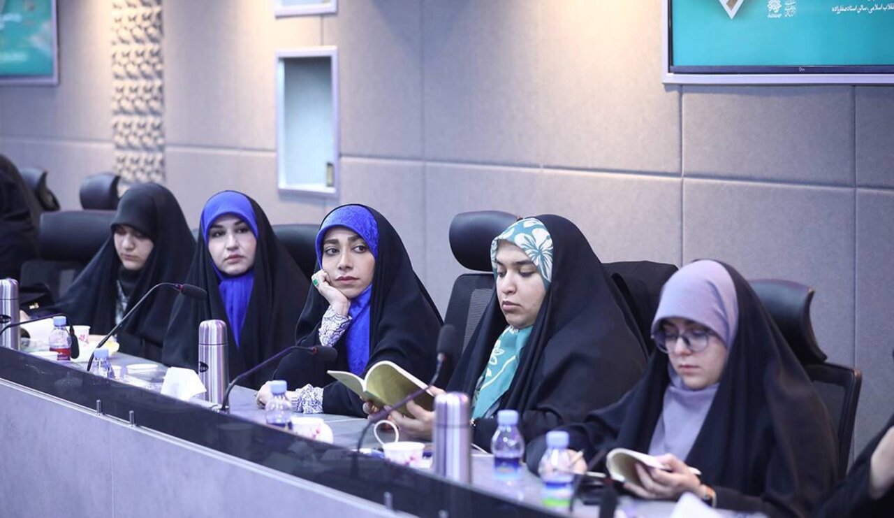 پیوند زبان معاصر و عشق کلاسیک/ عشق درونمایه اصلی آثار صاحبی است