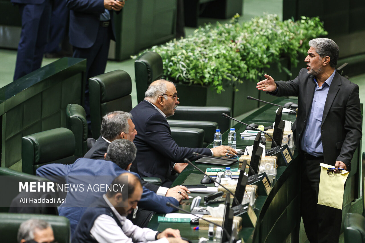 آغاز جلسه علنی مجلس؛ سؤال از وزیر نیرو و بررسی پرونده آتشسوزی الیت آغاز جلسه علنی مجلس؛ سؤال از وزیر نیرو و بررسی پرونده آتشسوزی الیت