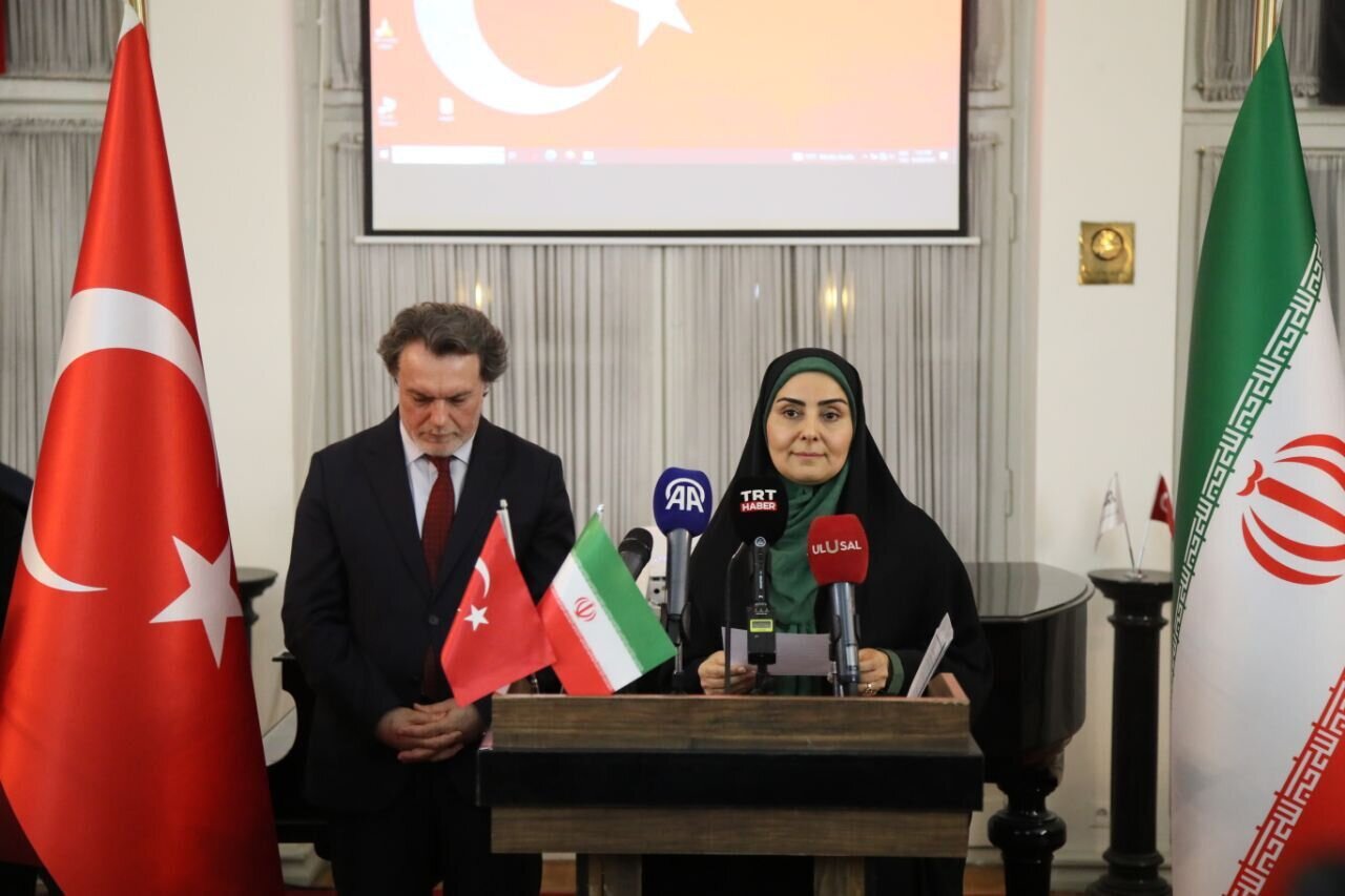 ایران و ترکیه در انتقال کالا و انرژی بین شرق و غرب نقش مهمی دارند ایران و ترکیه در انتقال کالا و انرژی بین شرق و غرب نقش مهمی دارند