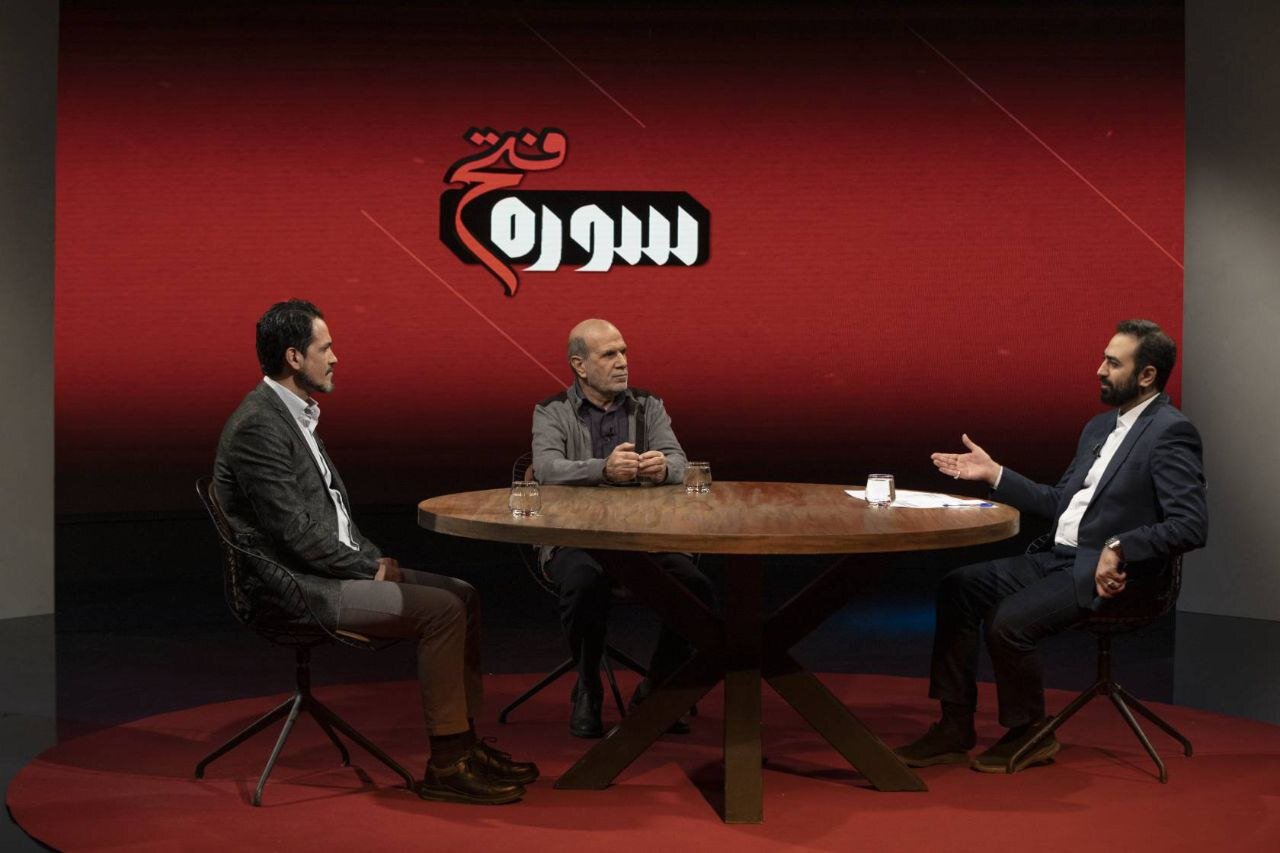 عکاسان فلسطینی با عکسهایشان مبارزه میکنند عکاسان فلسطینی با عکسهایشان مبارزه میکنند