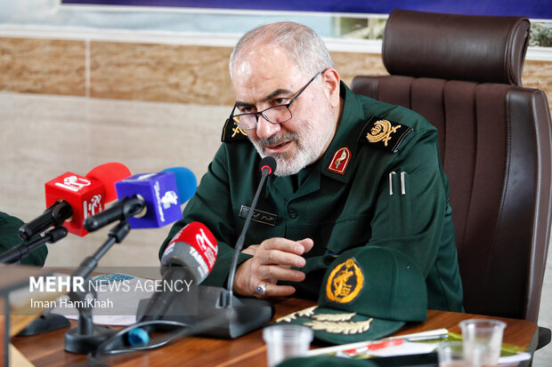 فعالیت در فضای مجازی امید آفرین باشد فعالیت در فضای مجازی امید آفرین باشد