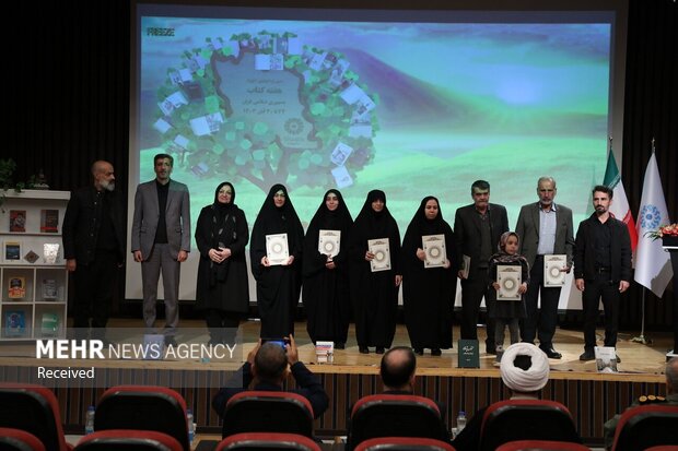 آیین گرامیداشت روز کتاب، کتابخوانی و کتابدار استان قم برگزار شد آیین گرامیداشت روز کتاب، کتابخوانی و کتابدار استان قم برگزار شد