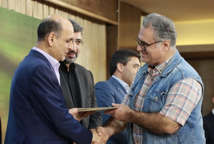 استاندار گیلان از خالق تصویر جهانی روستای لیالمان تقدیر کرد استاندار گیلان از خالق تصویر جهانی روستای لیالمان تقدیر کرد