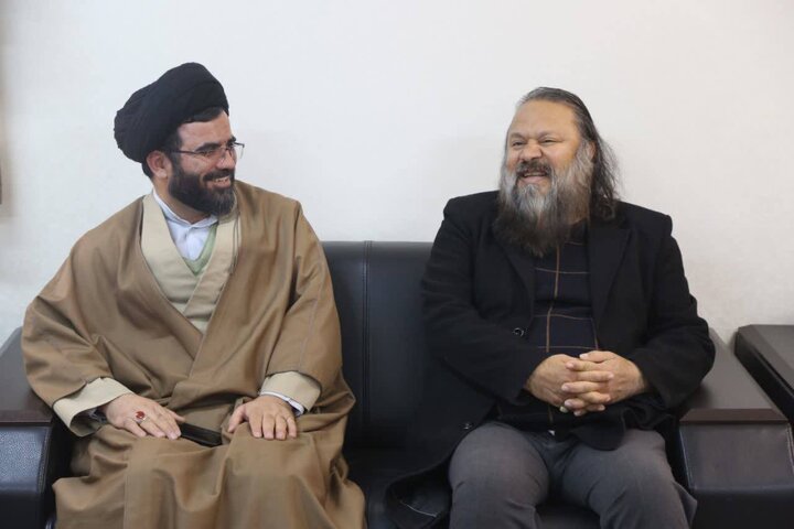 زبان هنر برای انتقال پیام گویاتر از هر ابزار دیگری است زبان هنر برای انتقال پیام گویاتر از هر ابزار دیگری است