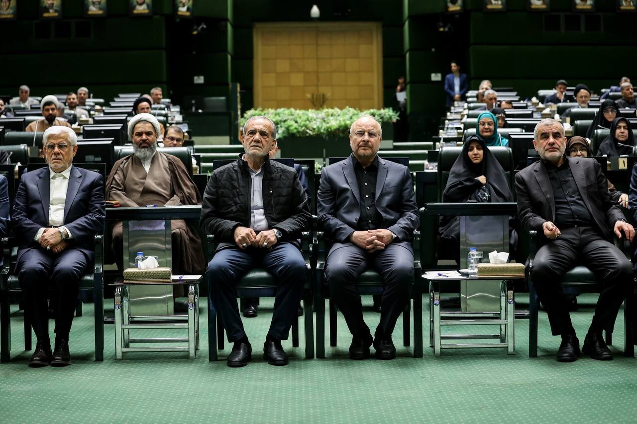 آغاز نشست مشترک مجلس و دولت برای بررسی مسائل کلان کشور آغاز نشست مشترک مجلس و دولت برای بررسی مسائل کلان کشور