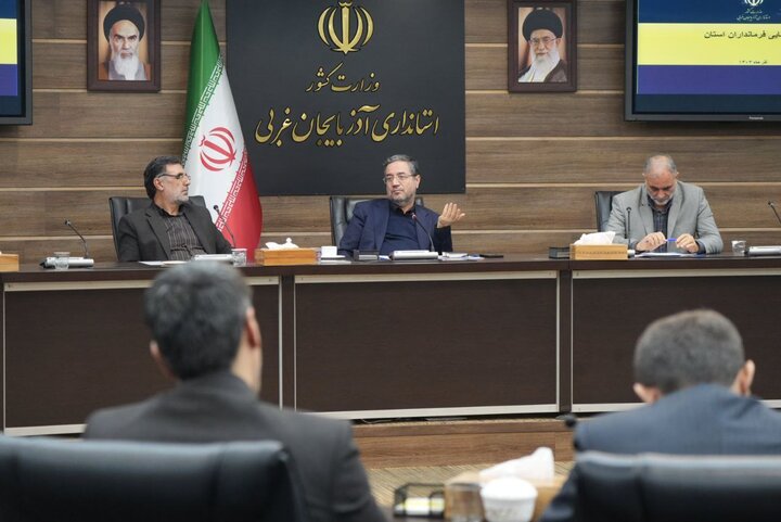 فرمانداران آذریایجان غربی مانع زدایی از مسیر سرمایه گذاری را در دستور کار قرار دهند فرمانداران آذریایجان غربی مانع زدایی از مسیر سرمایه گذاری را در دستور کار قرار دهند