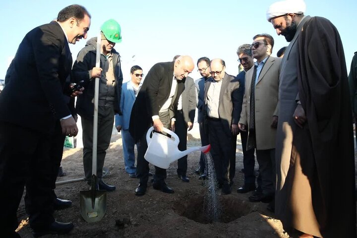 کلنگ زنی نیروگاه حرارتی شرکت آلومینای ایران در جاجرم کلنگ زنی نیروگاه حرارتی شرکت آلومینای ایران در جاجرم