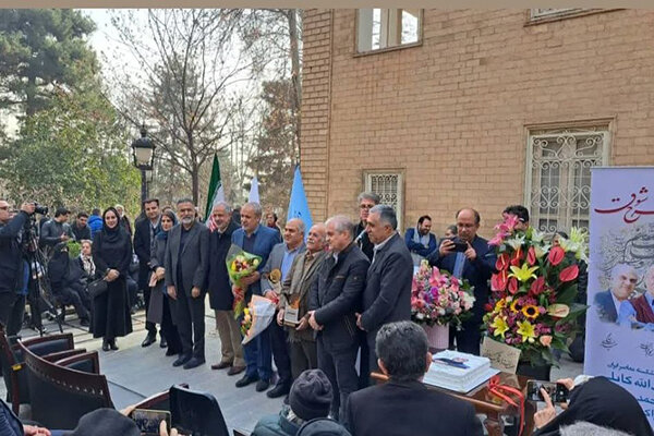 نمایشگاه آثار یدالله کابلی و ۲ شاگردش با حضور شفیعی کدکنی افتتاح شد نمایشگاه آثار یدالله کابلی و ۲ شاگردش با حضور شفیعی کدکنی افتتاح شد