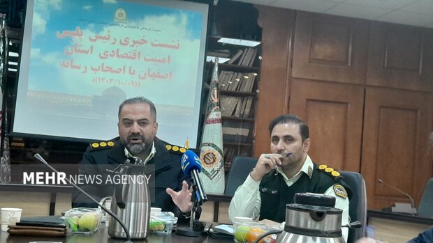 کشف ۲ هزار میلیارد تومان کالای قاچاق در اصفهان؛ بازار دلالان ارزی خیابان سپه تعیین تکلیف میشود کشف ۲ هزار میلیارد تومان کالای قاچاق در اصفهان؛ بازار دلالان ارزی خیابان سپه تعیین تکلیف میشود