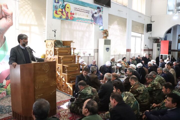 فتنههای دشمنان و معاندین تمام نشده باید هوشیار بود