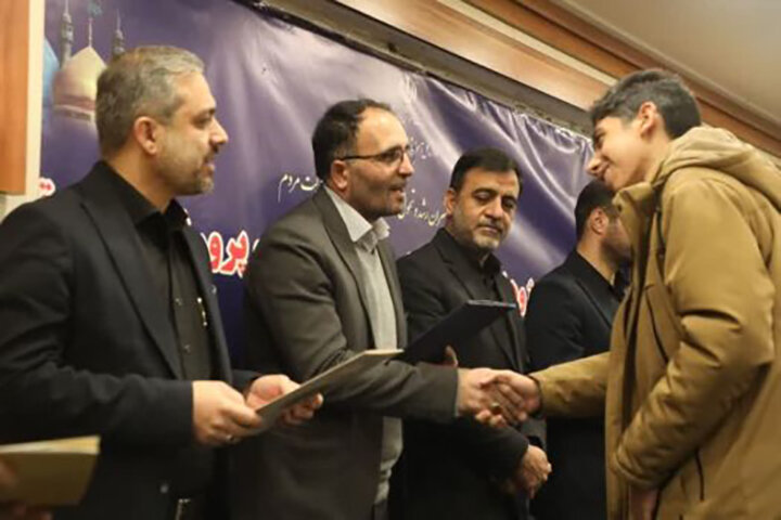 پژوهشگران و فناوران برتر آموزش و پرورش قم تجلیل شدند پژوهشگران و فناوران برتر آموزش و پرورش قم تجلیل شدند