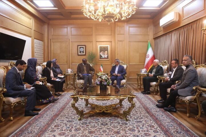 خدمات جمهوری اسلامی به پناهندگان آن طور که باید دیده نشده است خدمات جمهوری اسلامی به پناهندگان آن طور که باید دیده نشده است