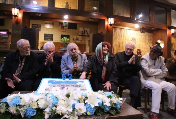 هنرمندان شمع تولد ۵۲ سالگی تئاترشهر را فوت کردند