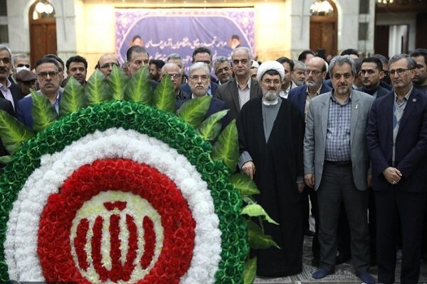 دانشگاهیان با آرمانهای امام خمینی (ره) تجدید میثاق کردند دانشگاهیان با آرمانهای امام خمینی (ره) تجدید میثاق کردند