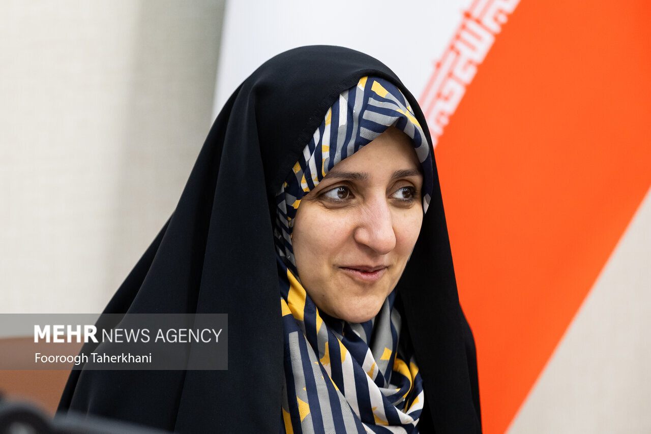 بهروزآذر: هنر آیینی، زبان گفتگو و ترمیمکننده روح جمعی پس از بحران است بهروزآذر: هنر آیینی، زبان گفتگو و ترمیمکننده روح جمعی پس از بحران است