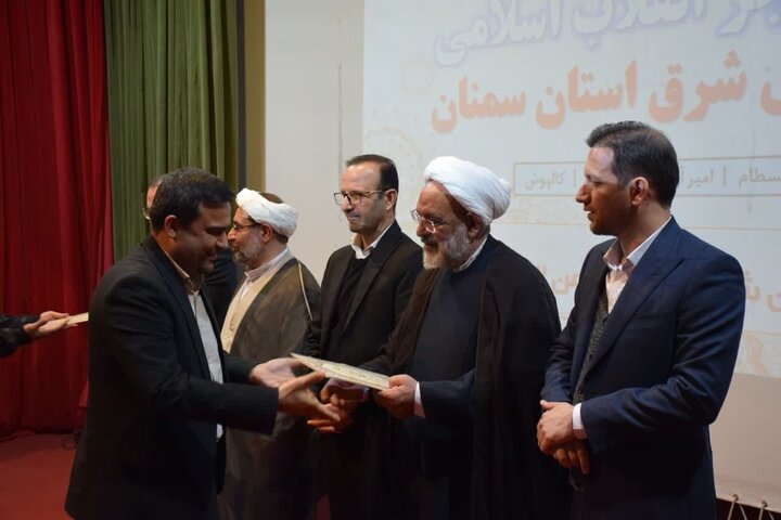 برخورد با سهل انگاری دستگاههای اجرایی استان سمنان نسبت به درخواستهای مردمی برخورد با سهل انگاری دستگاههای اجرایی استان سمنان نسبت به درخواستهای مردمی