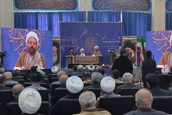 نیازمند تربیت استاد صحیفه سجادیه در حوزهها هستیم