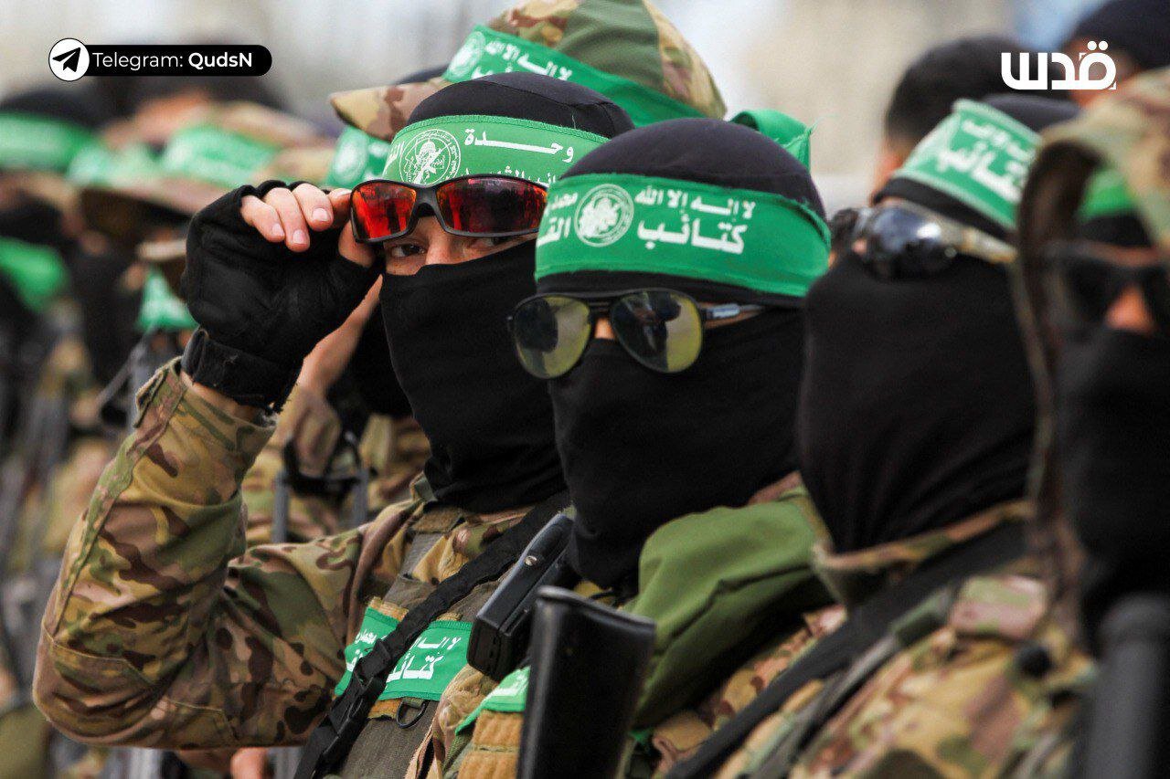 نیروهای قسام با لباسها و تجهیزات نظامی توجه رسانهها را به خود جلب کردند+ تصاویر