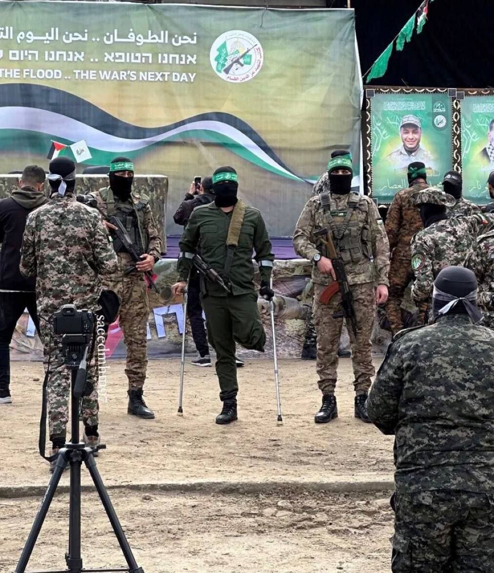 یک تصویر تأملبرانگیز از مراسم امروز تبادل اسرا در مرکز غزه