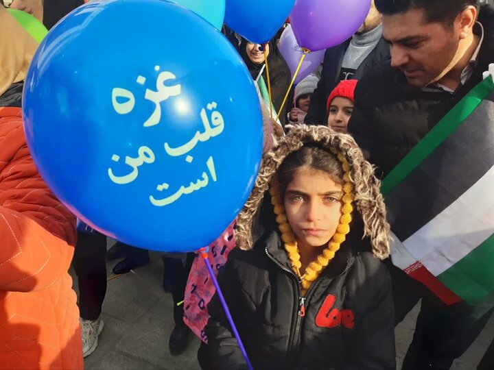 توزیع هزاران بادکنک و کتاب در تماشاخانه کانون پرورش فکری کودکان کردستان توزیع هزاران بادکنک و کتاب در تماشاخانه کانون پرورش فکری کودکان کردستان