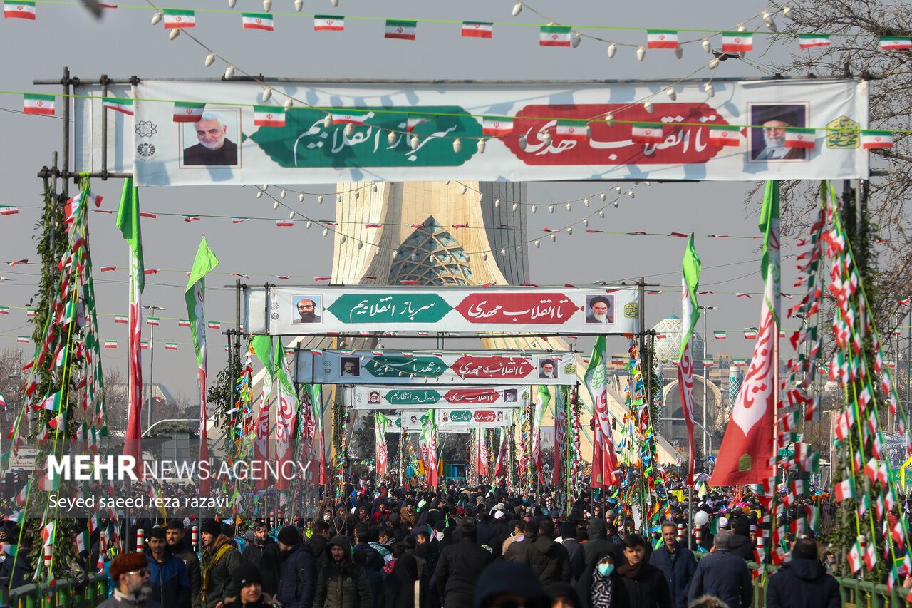 چرا حضور در راهپیمائی ۲۲ بهمن امسال بیش از همیشه اهمیت دارد؟ چرا حضور در راهپیمائی ۲۲ بهمن امسال بیش از همیشه اهمیت دارد؟