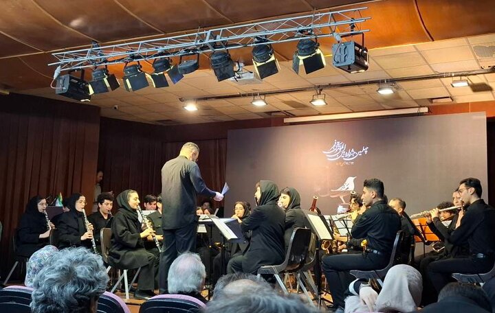 زنگ جشنواره موسیقی با ارکستر هنرستان دختران و پسران نواخته شد؛ جشن تولدی برای ۲ پیشکسوت زنگ جشنواره موسیقی با ارکستر هنرستان دختران و پسران نواخته شد؛ جشن تولدی برای ۲ پیشکسوت