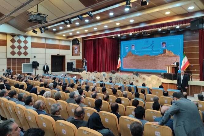 رئیس جمهور با فعالان سیاسی، اجتماعی و فرهنگی بوشهر دیدار کرد رئیس جمهور با فعالان سیاسی، اجتماعی و فرهنگی بوشهر دیدار کرد