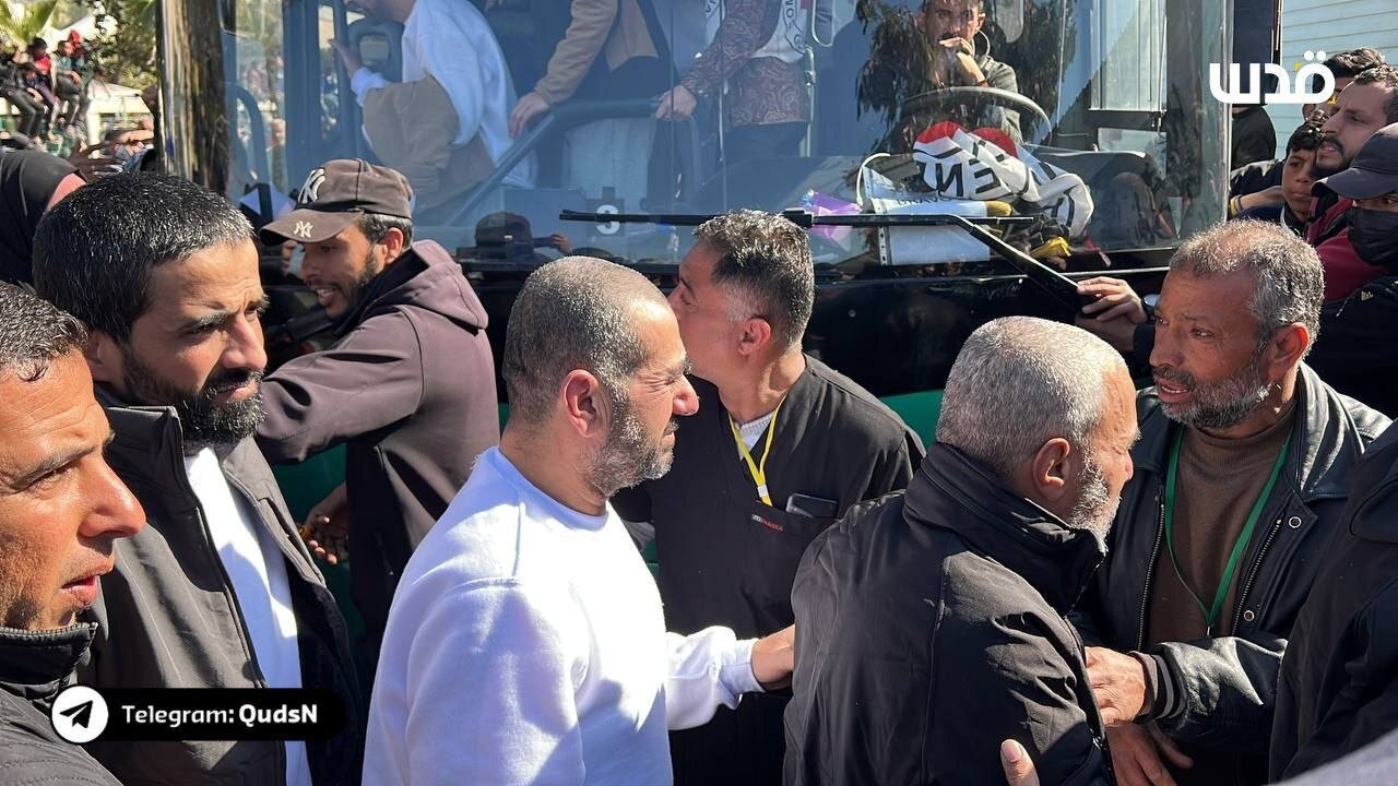 ورود اتوبوسهای حامل اسرای فلسطینی به نوار غزه