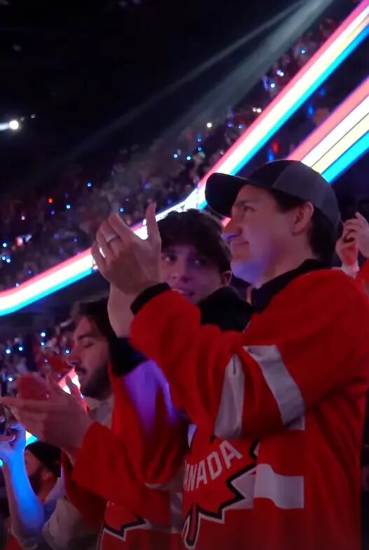 کتککاری در دیدار هاکی روی یخ آمریکا و کانادا پس از «هو» شدن سرود ملی آمریکا+ فیلم